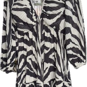 H & M Chic Black and White Patterned Dress